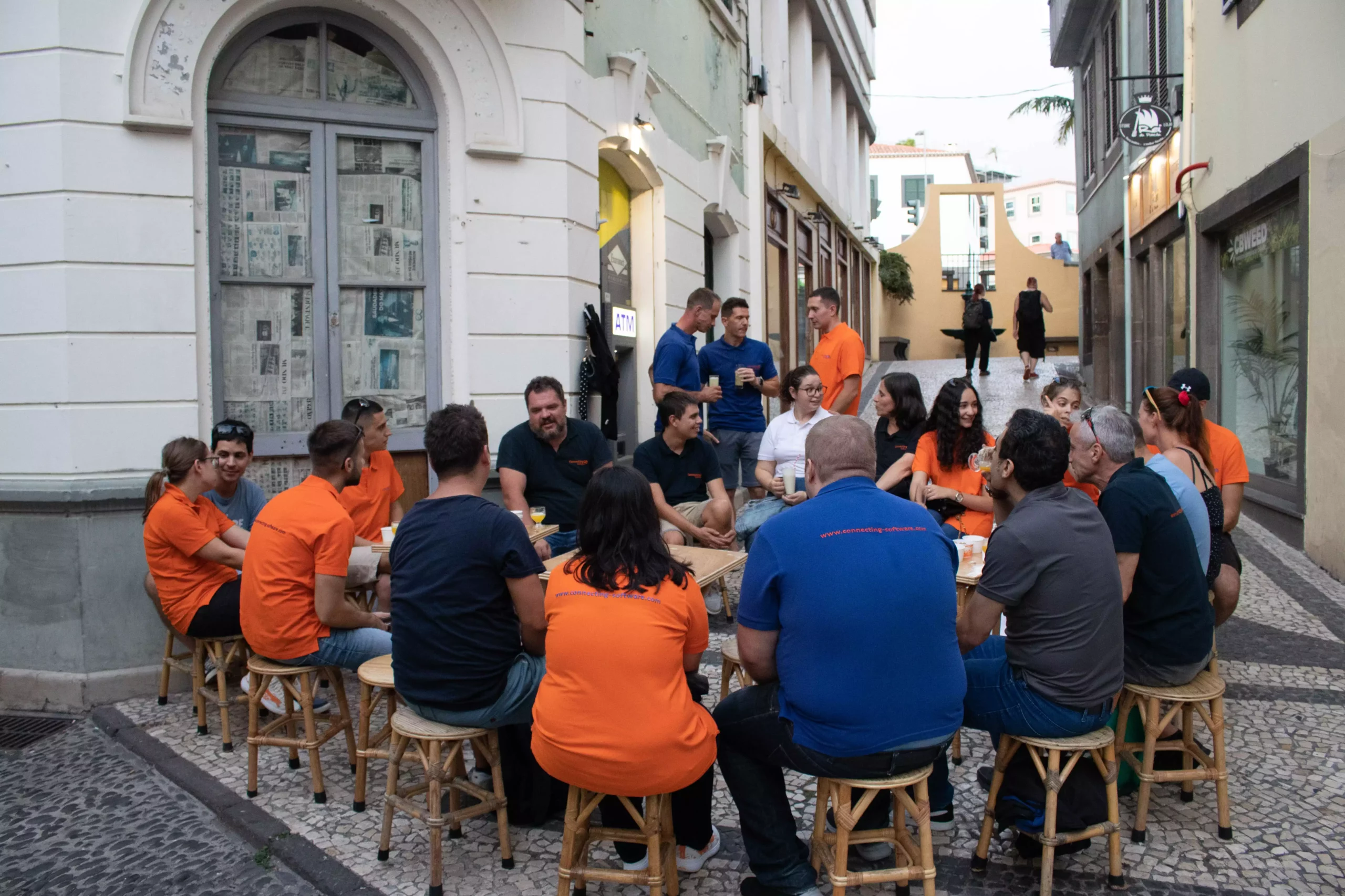 software de conexión para fiestas de verano