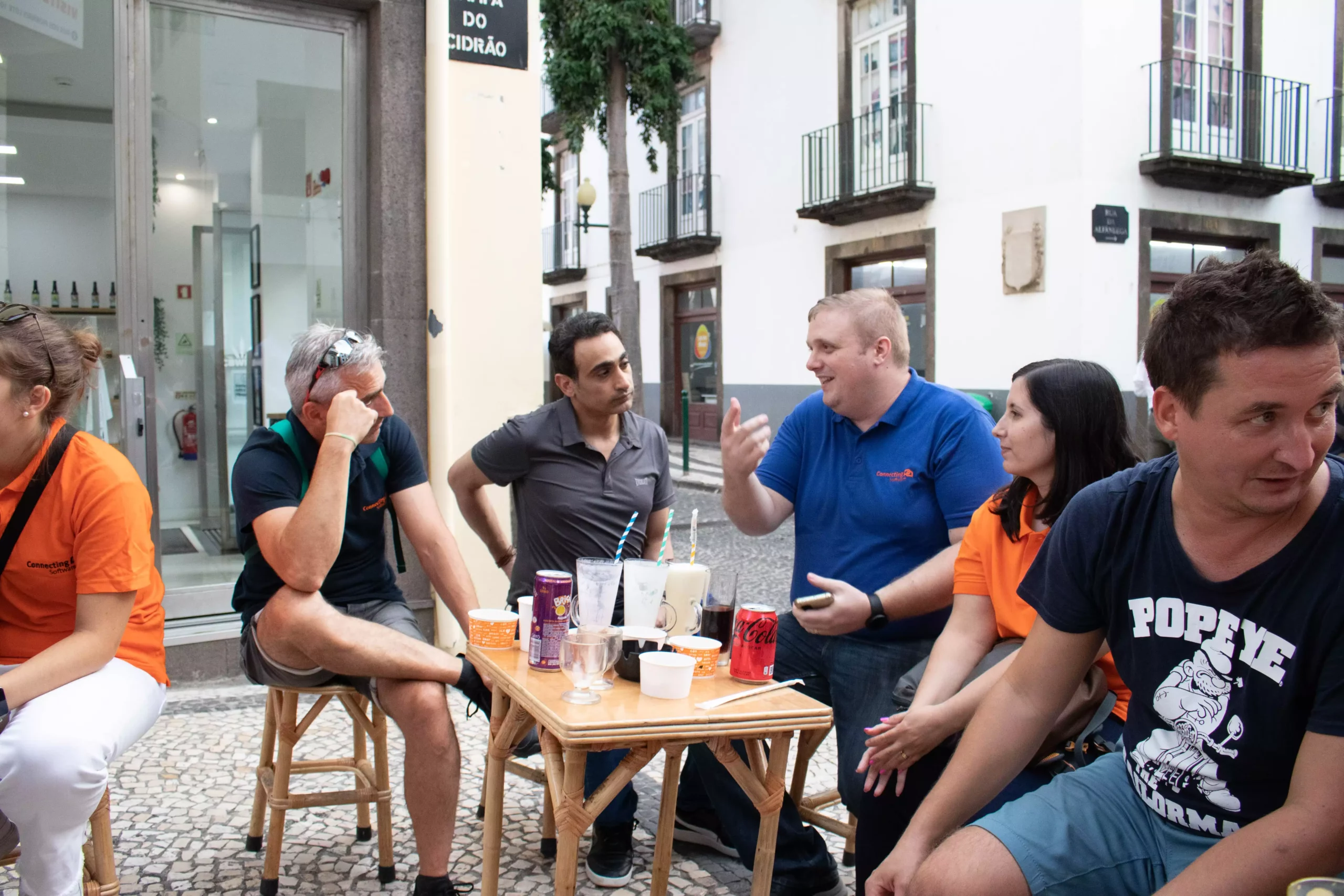 software de conexión para fiestas de verano